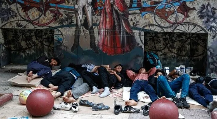 Mueren 28 migrantes en costas de Grecia