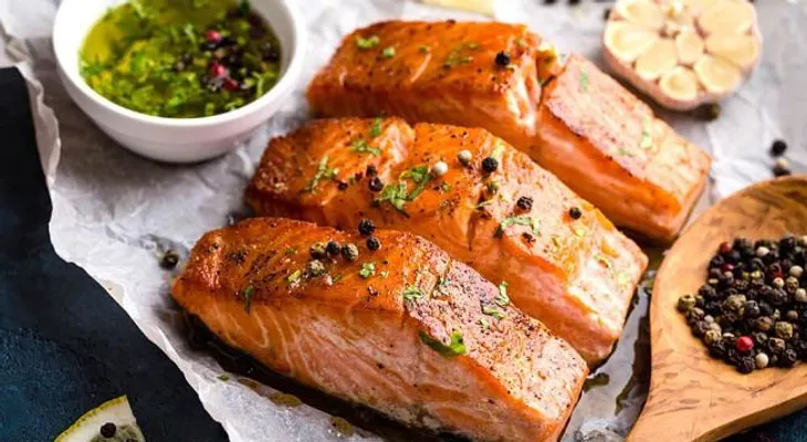 Beneficios de comer salmón para ayudar al cerebro y el cuerpo