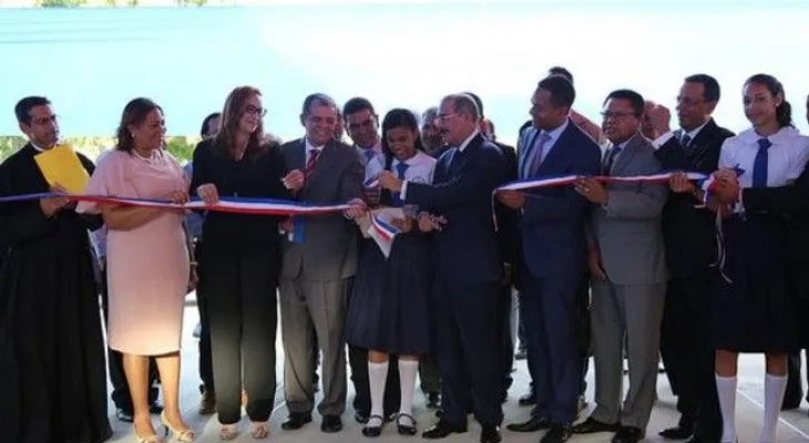 Danilo Medina entrega dos escuelas y un liceo en Santiago