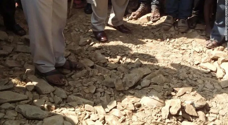 Entierran vivo a un hombre que cayó a un hueco en estado de embriaguez