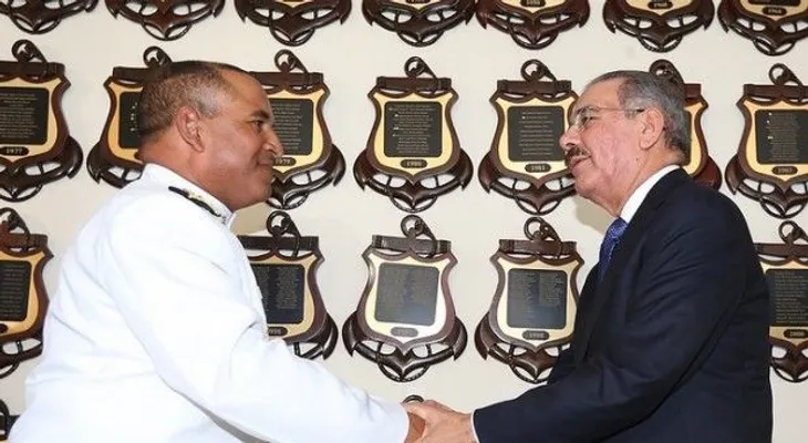 Danilo Medina encabeza ceremonia graduación oficiales navales
