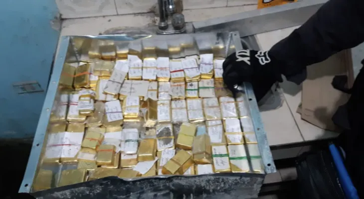 Incautan en Colombia más de 2 millones de dólares en lingotes de oro al Clan del Golfo