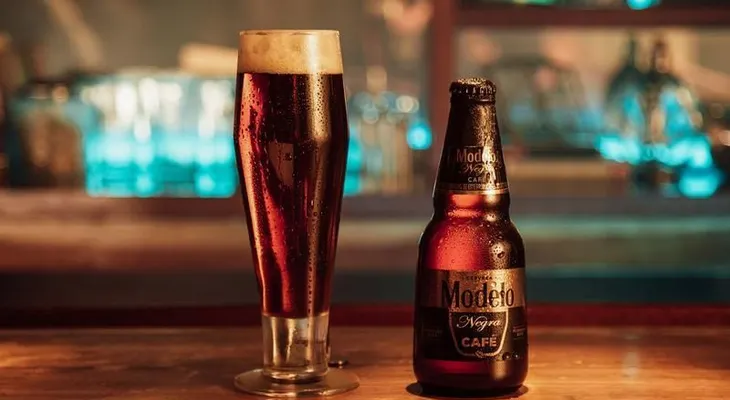 Modelo lanza cerveza de café para el Mundial Rusia 2018