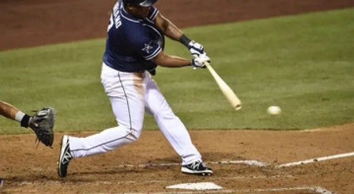 Jardinero dominicano Rymer Liriano recibe pelotazo en su rostro