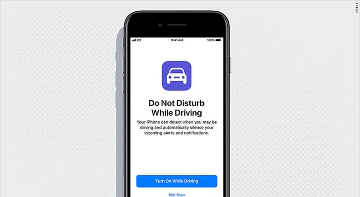 Tu iPhone bloqueará mensajes de texto mientras conduces