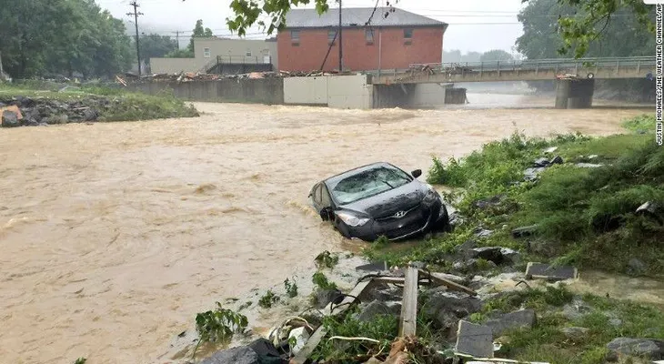 Al menos 20 muertos por inundaciones históricas en Virginia Occidental