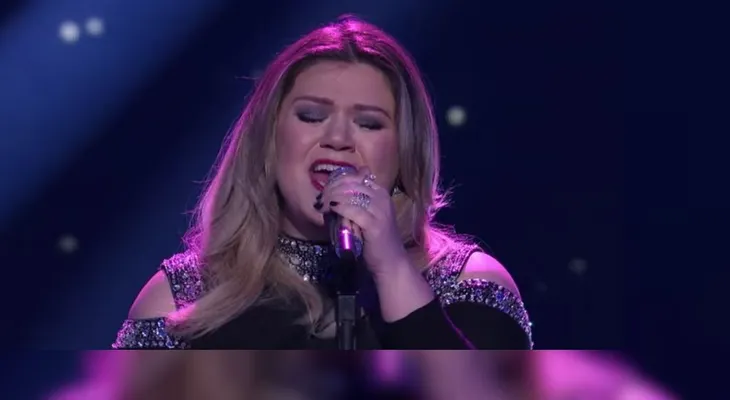 La emotiva presentación de Kelly Clarkson que hizo llorar a los jurados de American Idol