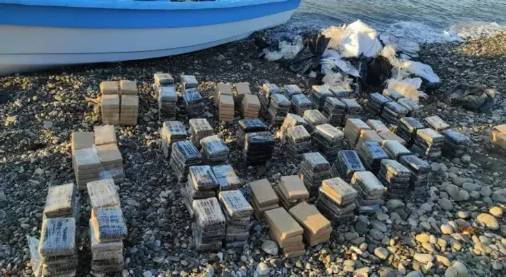 Ocupan 330 paquetes de cocaína en costas de playa Viyella en Azua procedente de Sudamérica