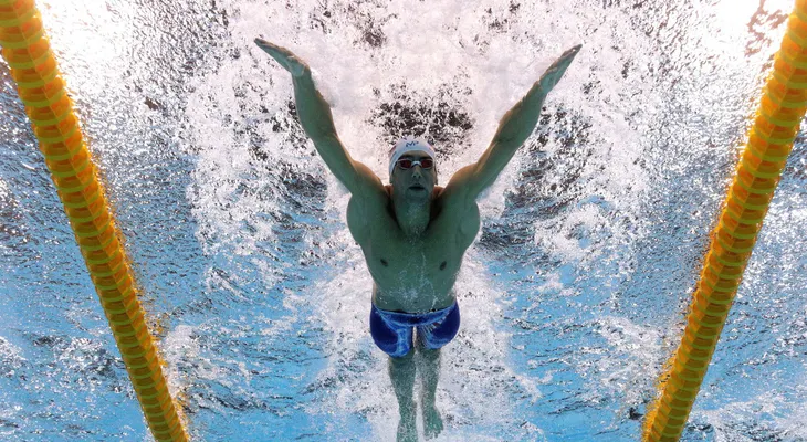 Michael Phelps perdió su carrera contra un tiburón blanco: así fue el duelo