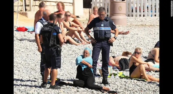La prohibición del burkini en Francia y la comparación que se hizo viral