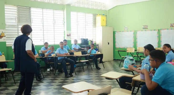 Asistencia supera el 50% en varios centros educativos en el primer día del año escolar 2026-2027