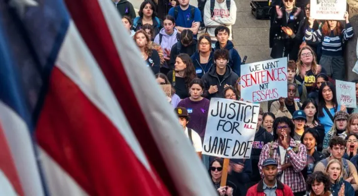 Profesores de Cornell impulsan moción de censura contra la administración por caso de agresión sexual