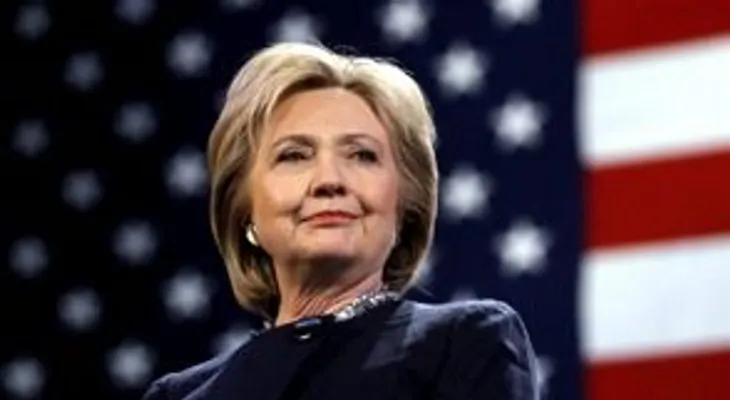 Clinton pide a EEUU que "vigile" a Putin porque su ofensiva "no ha terminado"