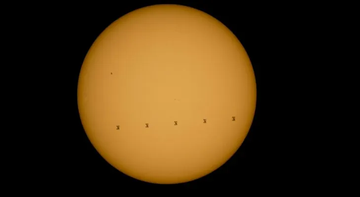 Así se ve la Estación Espacial Internacional transitando por el Sol