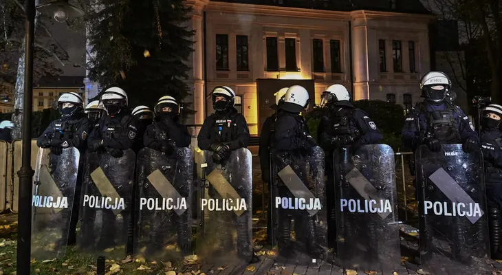 Policía rodea el Tribunal Constitucional de Polonia tras suspensión de su presidente por el Gobierno de Tusk