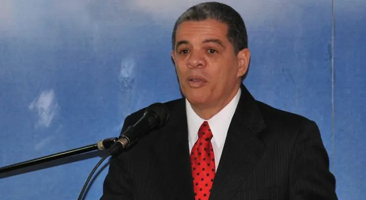 Ministro de Educación llama padres a ayudar a cuidar las escuelas