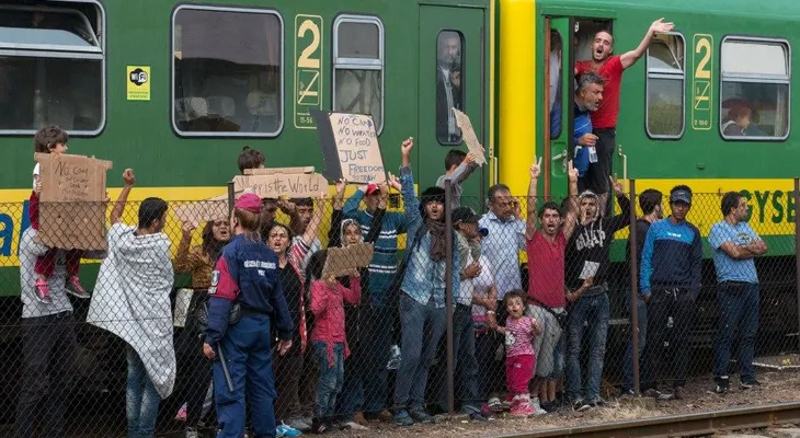 Gran Bretaña aceptará a miles de refugiados: Cameron