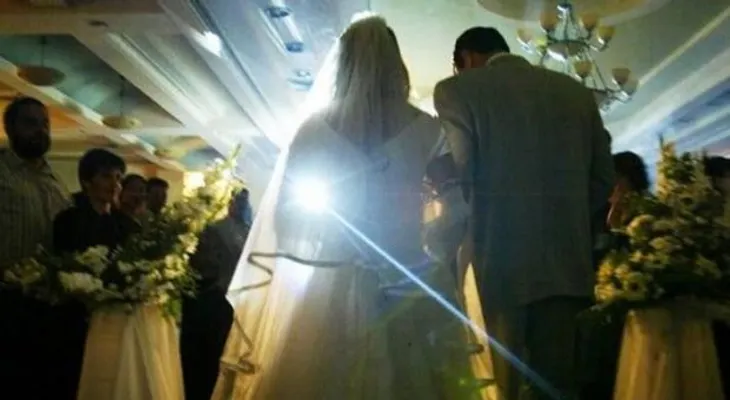 Un hombre se casa y descubre que su esposa era su nieta