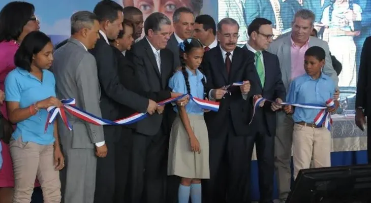 Presidente Medina entrega 149 nuevas aulas a provincias Montecristi y Valverde