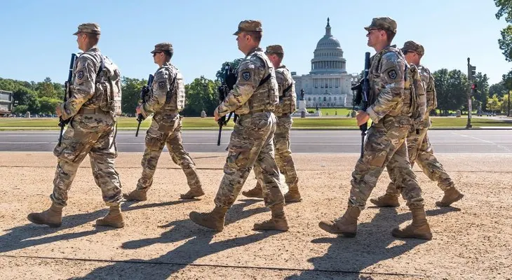 Preocupación en EE.UU. por posible despliegue de agentes federales o militares en centros de votación antes de las elecciones de mitad de mandato