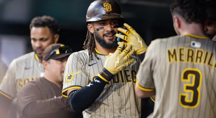 Tatis Jr. y Hays guían a los Padres a victoria 7-2 sobre los Astros