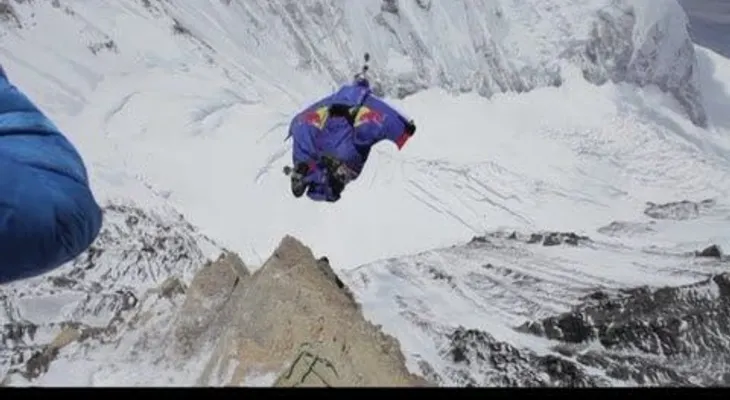 Salta en el Monte Everest a 7220 metros sobre el nivel del mar (VIDEO)