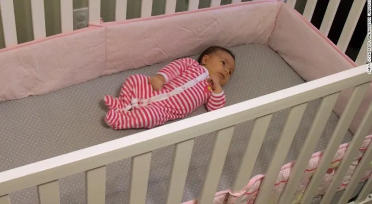 Los bebés deben dormir con sus padres por lo menos los 6 primeros meses, según un estudio