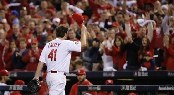Lackey brilla y Cardenales toman ventaja sobre Cachorros