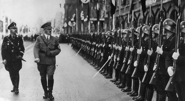 Disfraces, una "abuela" muerta y una radio: Gleiwitz, el engaño nazi que dio el inicio a la Segunda Guerra Mundial