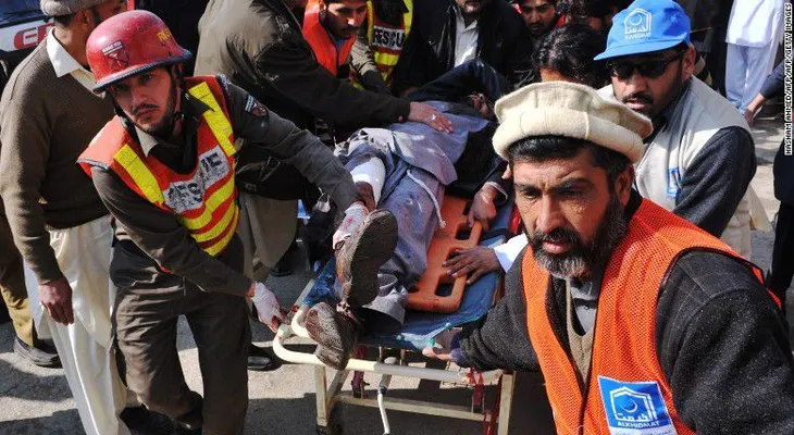 Aumenta número de víctimas del ataque a una universidad pakistaní