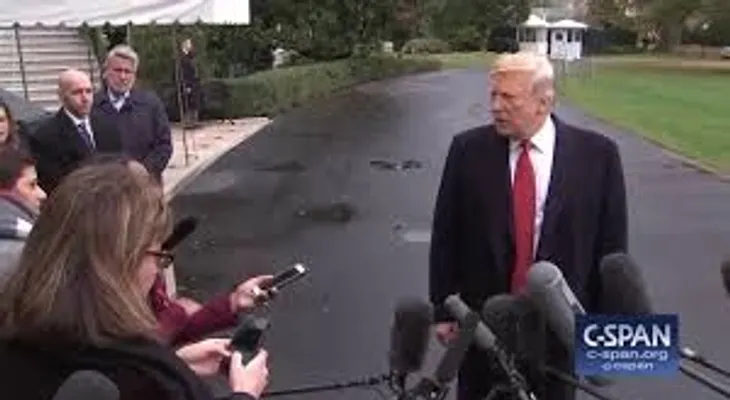 Trump se pone furioso con una periodista: "¡Qué pregunta más estúpida!"