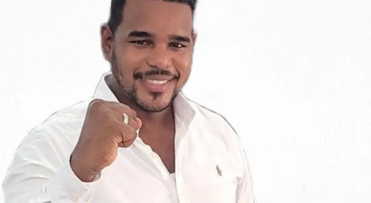 Edward Moreta pide becas para jóvenes de La Caleta