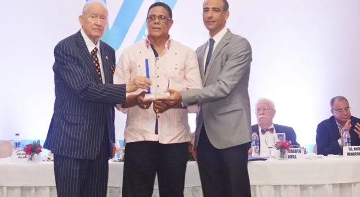 Peloteros de las Estrellas se llevan mayores galardones premios "Dominicanos Primero"