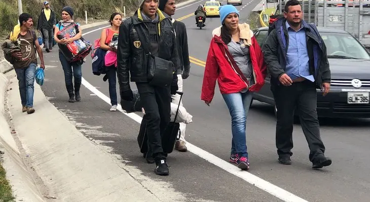 Venezolanos que escaparon de la crisis en su país enfrentan obstáculos en su camino de huída