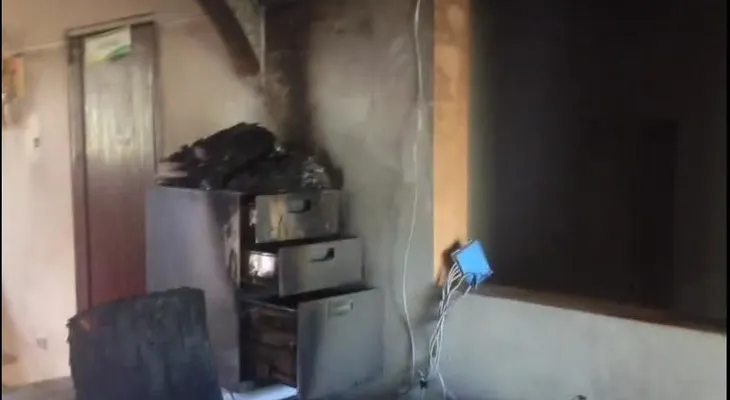 Incendian ayuntamiento del Distrito Municipal El Limón