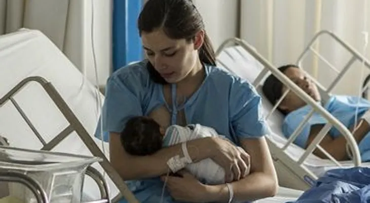 Mujer sobrevive 45 minutos sin pulso durante cesárea 