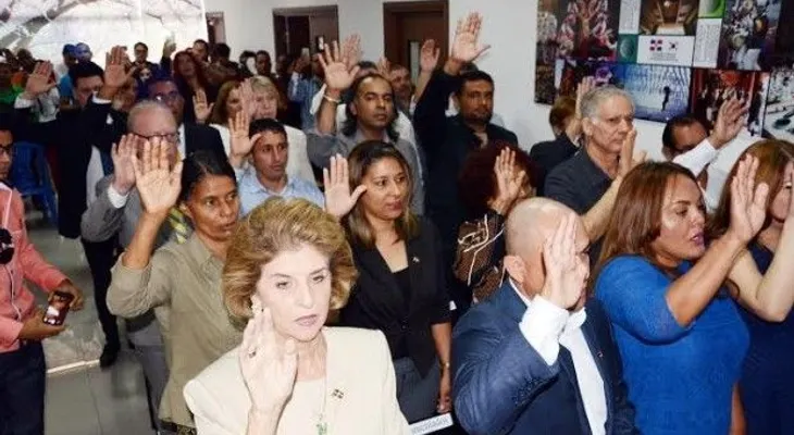 Juramentan a 59 extranjeros como dominicanos