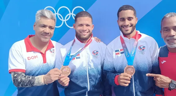 Dominicanos Gómez y Calderón conquistan bronce en clavados sincronizados de Santo Domingo 2026