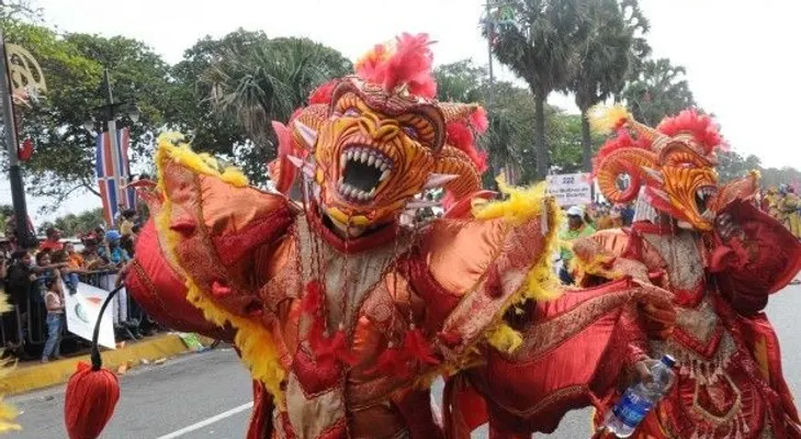 260 comparsas participarán en Carnaval 2015