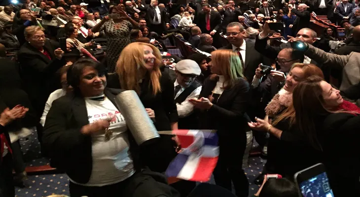Juramentan al dominicano Adriano Espaillat como congresista de EE.UU.