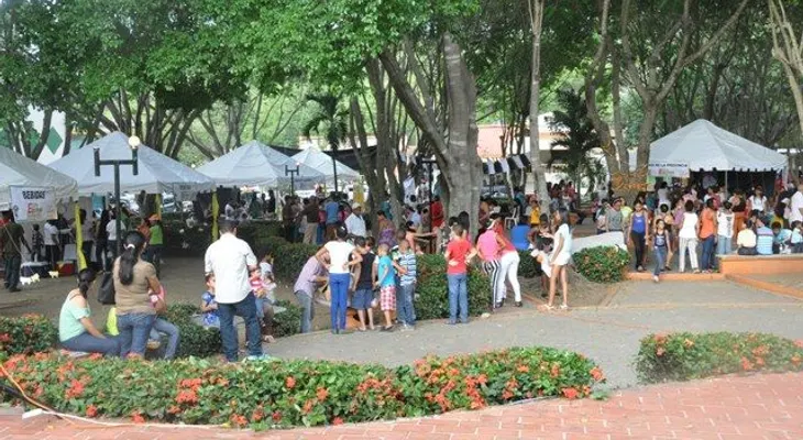 El Ministerio de Industria y Comercio participa activamente en feria provincial