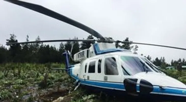 Salen ilesos ministro de Medio Ambiente y funcionarios que viajaban en helicóptero que se precipitó a tierra 