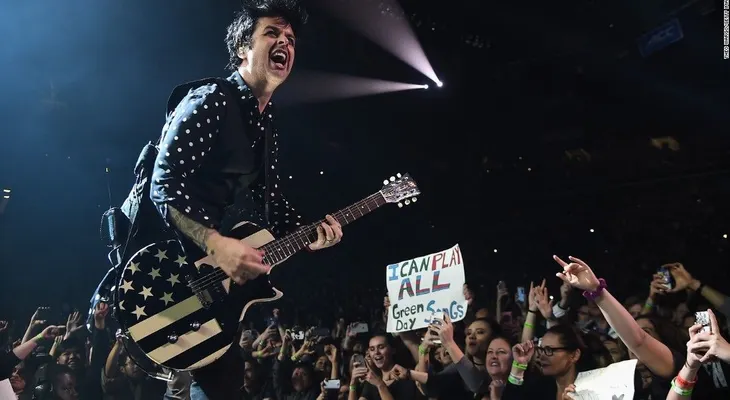 Hacen campaña en Reino Unido para que "American Idiot" sea canción número 1 cuando llegue Trump