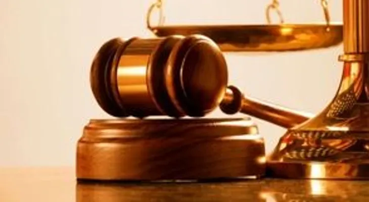 20 años de prisión a padre que abusaba de sus 3 hijas en Capotillo y 5 años a la madre por complicidad