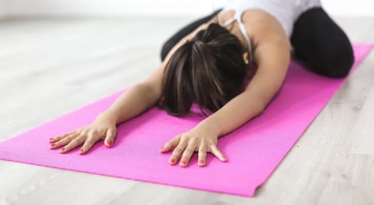 6 ejercicios de yoga para descansar mejor