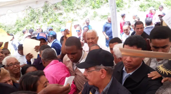 Presidente Danilo Medina viaja a Bahía de las Águilas con embajador de Canadá   
