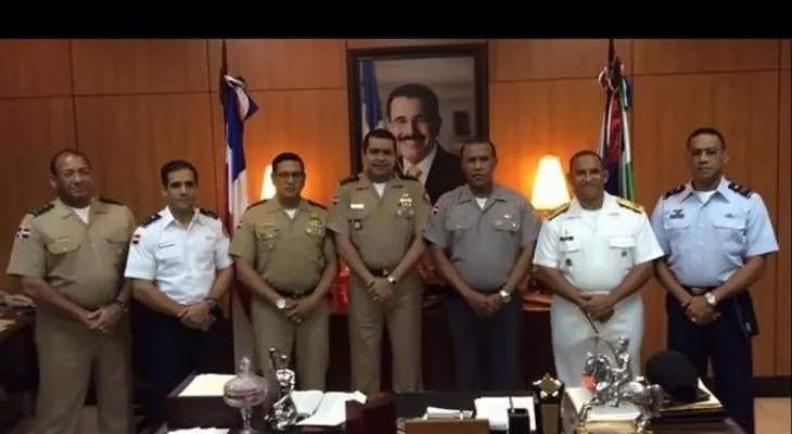 Ministro de Defensa y jefe PN coordinan acciones por seguridad ciudadana