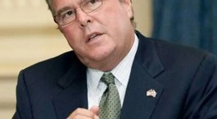 Jeb Bush carga contra Hillary Clinton por pedir levantar el embargo a Cuba