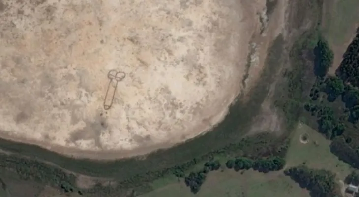 Dibujó un pene tan grande que se ve desde el espacio