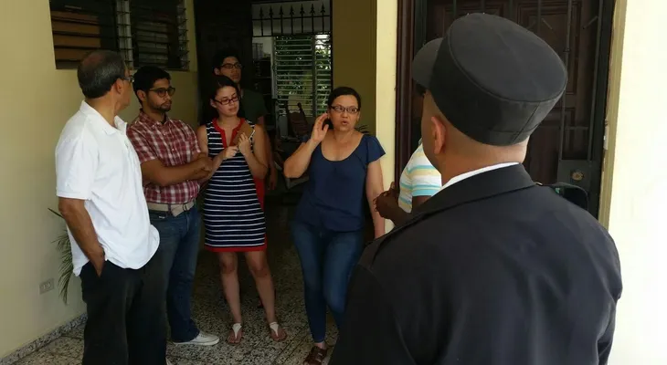 Desconocidos asaltan hija y esposa de periodista en su propia vivienda